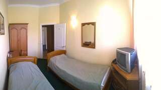 Гостиница Иж Отель Ижевск Бюджетный двухместный номер с 2 отдельными кроватями-1